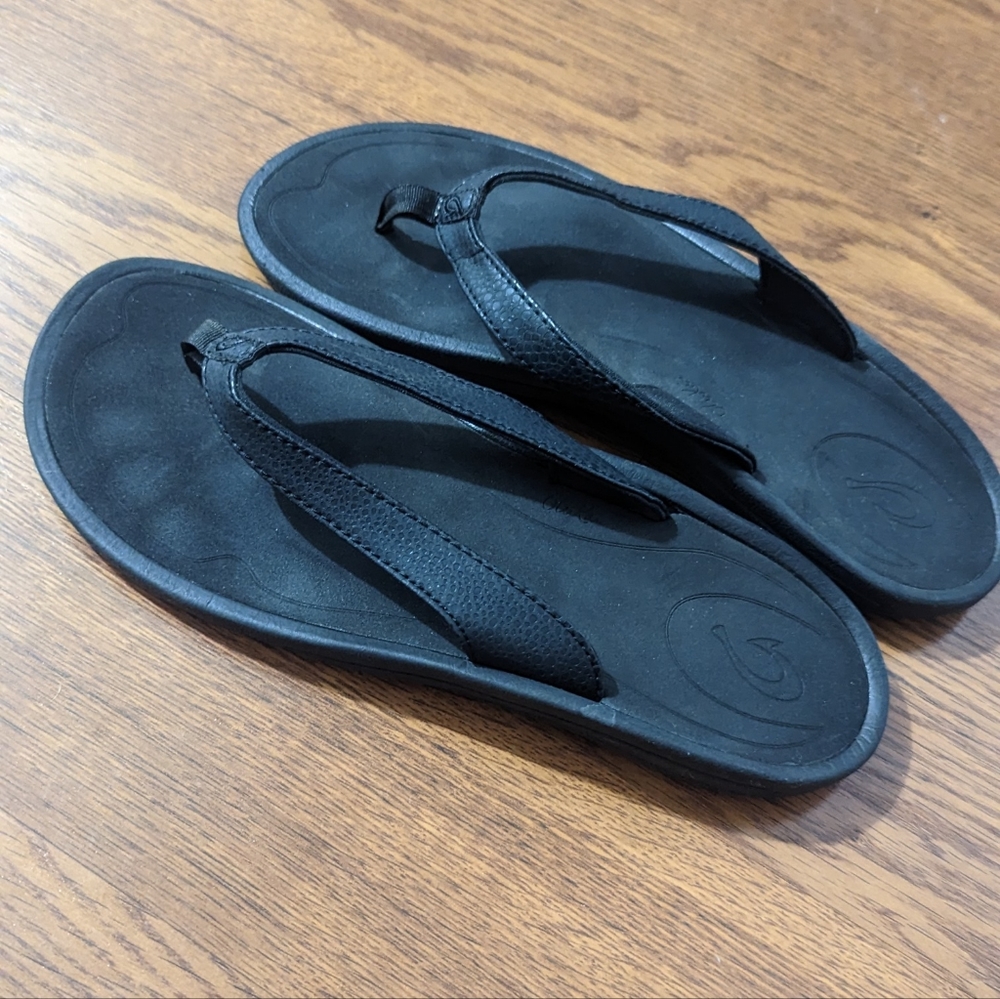 OluKai women's size 9